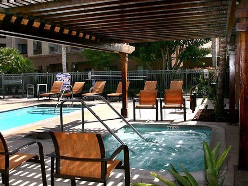 Courtyard Los Angeles Burbank Airport Ανέσεις φωτογραφία